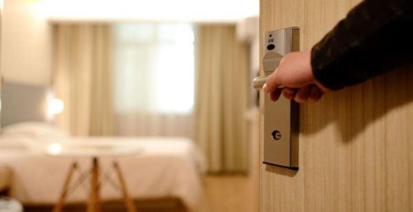 ホテルや旅館に幽霊がいるのか確認方法とその対策